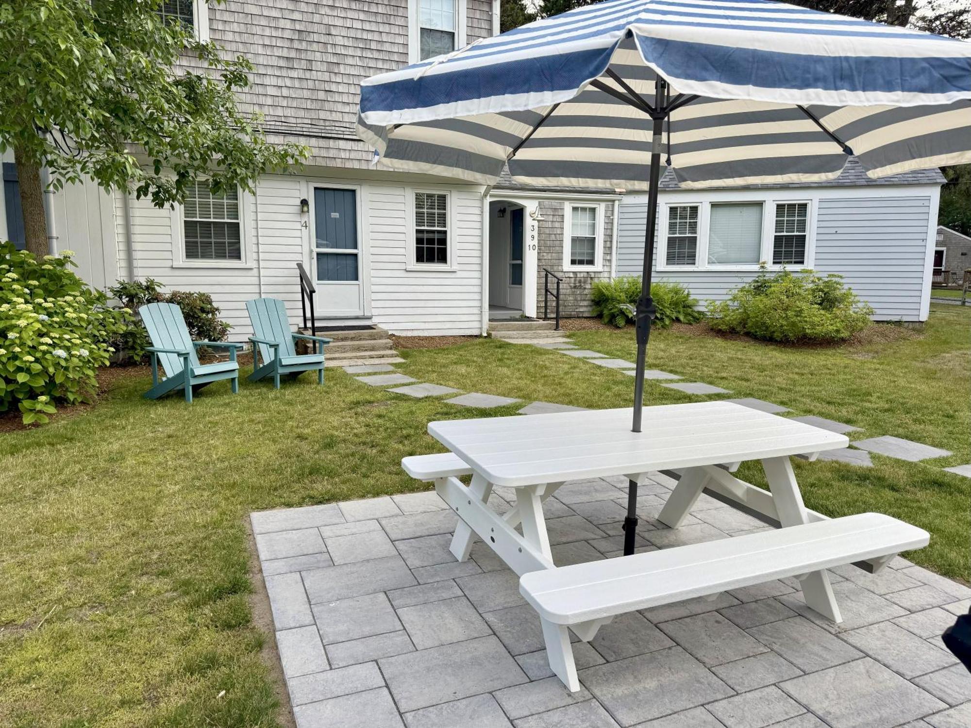 The Seagrove & Guest Inn